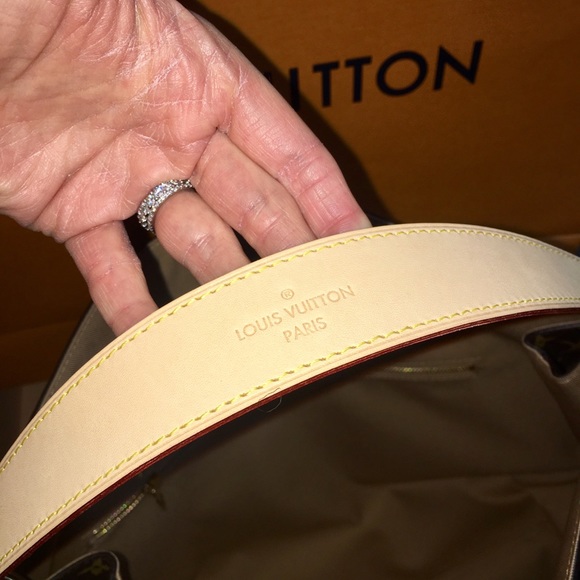 SOLD! Authentic New Louis Vuitton Graceful MM. - Picture 3 of 6
